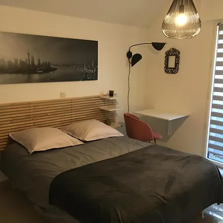 Habitación en casa particular Confortable Avec Entrée Indépendante - Parking&accès Lille Facile *